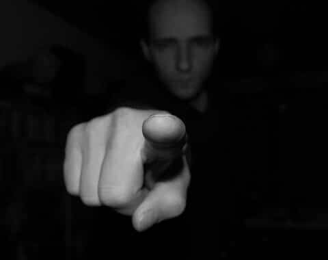 fordomelse anklagelse